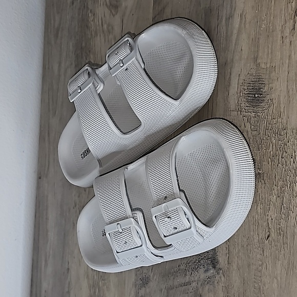 Cushionaire Sandals - Picture 1 of 6